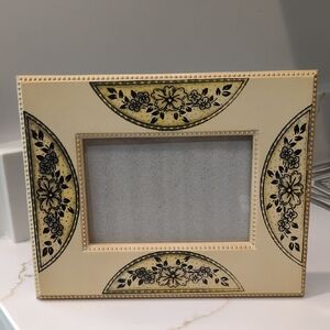 Wooden Floral Picture Frame Size 4x6